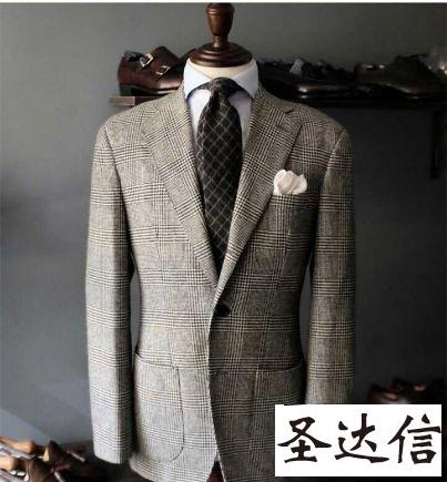 正裝西服定做與休閑西服定做一樣嗎？有哪些區(qū)別？